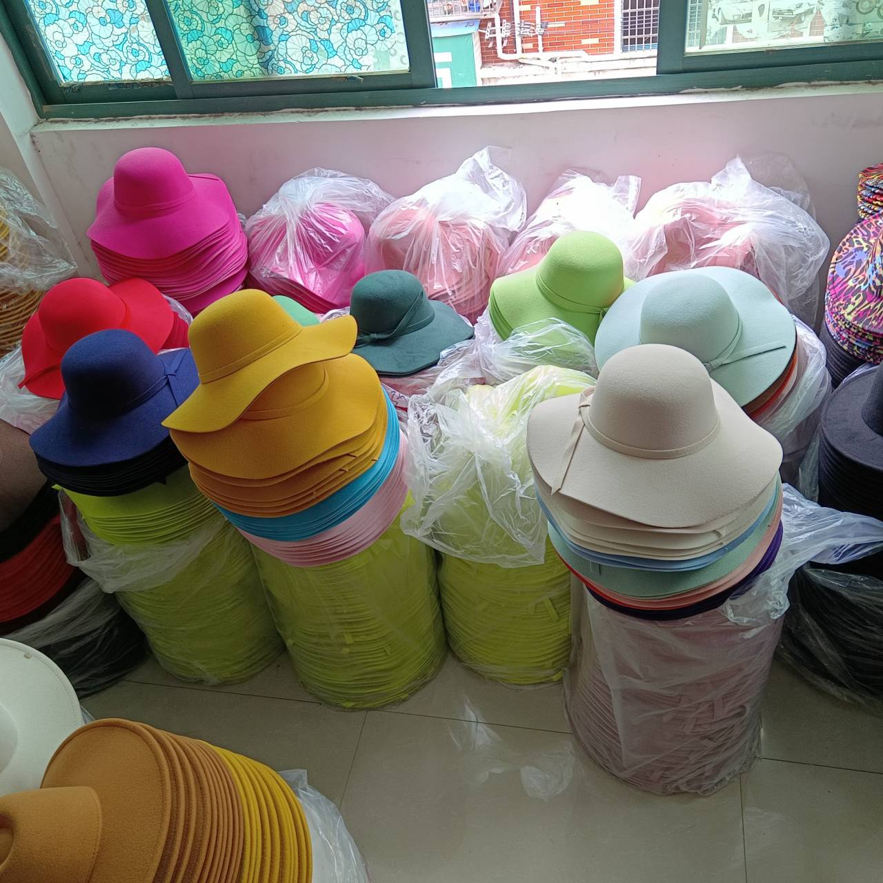 Chapéu Feminino Branco em Form - Hat Floppy Wide avaliação e preço